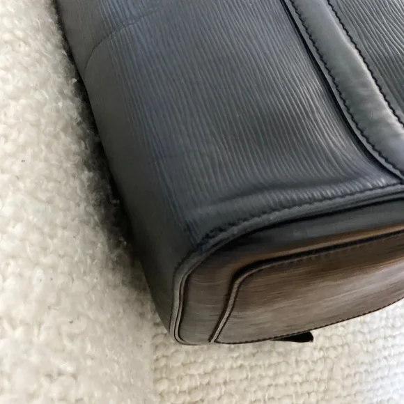 Louis Vuitton Epi Black Speedy 30 - Picture 8 of 14